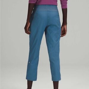 Lululemon Dance Studio Mid-Rise Crop Womens Size 2